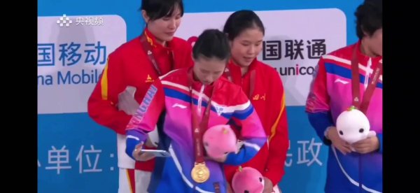 配资炒股官方网 荣耀 500 系列手机首发“破框而出”Live 特效，支持裸眼 3D 效果