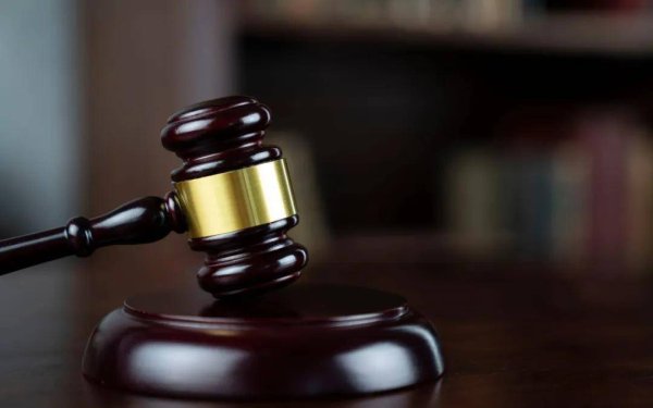 配资炒股官方网 免责书=免死金牌？骑手坠马重伤后，马场真能全身而退吗